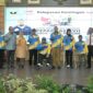 Plt Gubernur Sumbar, Audy Joinaldy melepas Kontingen National Paralympic Committee (NPC) Sumbar yang akan berlaga pada Peparnas XVII Solo-Jawa Tengah 2024. (Foto: ADPSB)