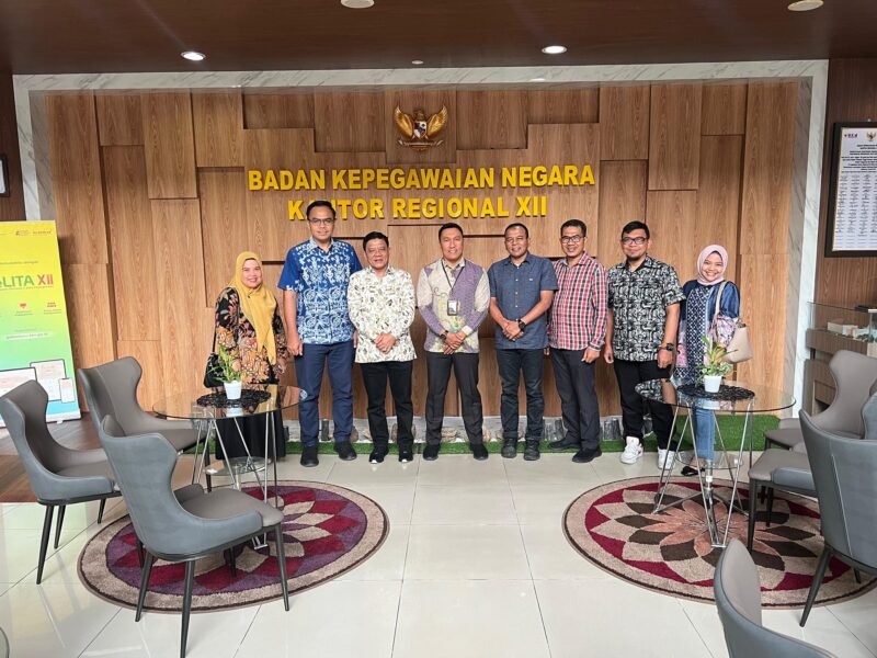 Pejabat (Pj) Sedako Pariaman Yaminu Rizal dan jajaran melakukan konsultasi ke BKN Regional XII Pekanbaru. (Foto: Kominfo Kota Pariaman)