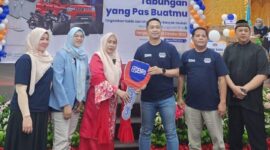 Ketua GOW Kabupaten Pasbar, Ny. Fitri Risnawanto, menghadiri acara Panen Hadiah Simpedes (PHS), Sabtu (5/3/2024). (Foto: Kominfo Pasbar)