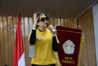 Pj Ketua PKK Ny Vanny Andree Algamar memompa semangat para kader. (Foto: Diskominfo Padang)