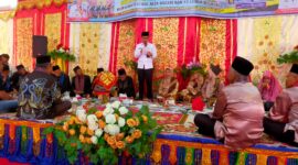 Asisten I Setdako Padang Edi Hasymi membuka Festival Alek Nagari Nan XX Kecamatan Lubeg. (Foto: Diskominfo Padang)
