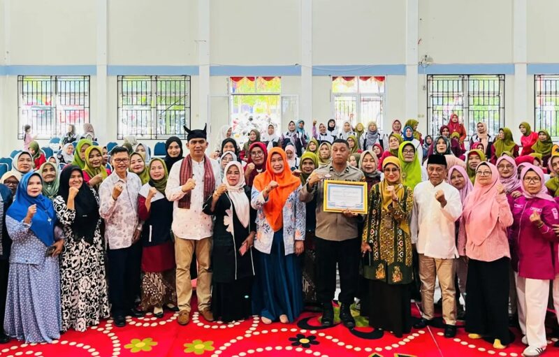 Kecamatan Lubeg menggelar Sosialisasi Program JKN sekaligus pelantikan Forum Komunikasi IMP Bangga Kencana Kecamatan Lubeg di Balai Basuo. (Foto: Ist)