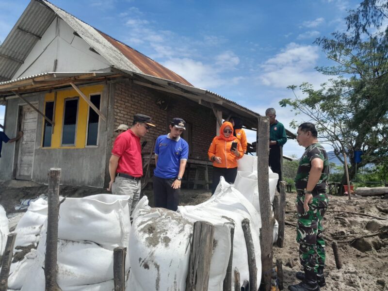 Kondisi abrasi pantai di RT 02 RW 07 Kelurahan Pasia Nan Tigo, Kecamatan Koto Tangah, Rabu (16/10/2024). (Foto: Diskominfo Padang)