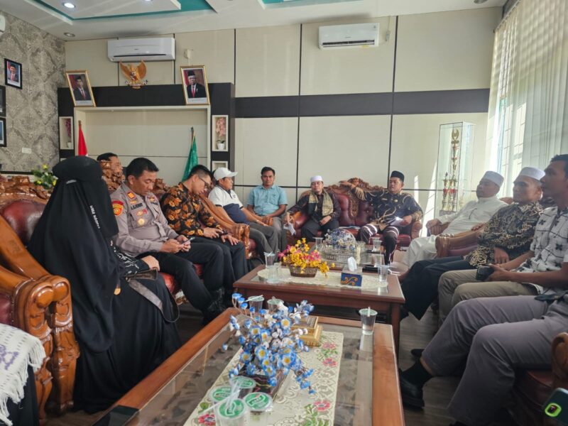 Kantor Kemenag Pasbar menggelar pertemuan klarifikasi pada Jumat (18/10/2024). (Foto: Diskominfo Pasbar)