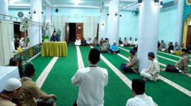 Pj Sekdako Winarno saat kegiatan Subuh Mubarakah di Masjid Nurul Amri, Kecamatan Padang Panjang Barat (PPB), Minggu (20/10/2024). (Foto: Kominfo Padang Panjang)