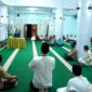 Pj Sekdako Winarno saat kegiatan Subuh Mubarakah di Masjid Nurul Amri, Kecamatan Padang Panjang Barat (PPB), Minggu (20/10/2024). (Foto: Kominfo Padang Panjang)