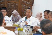 Pjs Bupati Tanah Datar Arry Yuswandi menerima audiensi Penyusunan Proposal Rekacipta Ekowisata Puncak Pato. (Foto: Prokopim Tanah Datar)
