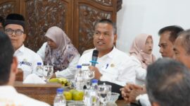 Pjs Bupati Tanah Datar Arry Yuswandi menerima audiensi Penyusunan Proposal Rekacipta Ekowisata Puncak Pato. (Foto: Prokopim Tanah Datar)