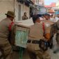 Petugas Satpol PP Padang menertibkan lapak PKL di atas fasum di kawasan Pasar Tanah Kongsi, Jumat (25/10/2024). (Foto: Satpol PP Padang)