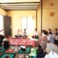 Wali Kota Solok, Zul Elfian Umar memberikan motivasi kepada 34 orang remaja masjid Kota Solok, di Villa Pondok Kebun Deyofa, Alahan Panjang, Kabupaten Solok, Sabtu (26/10/24). (Foto: Prokopim Kota Solok)