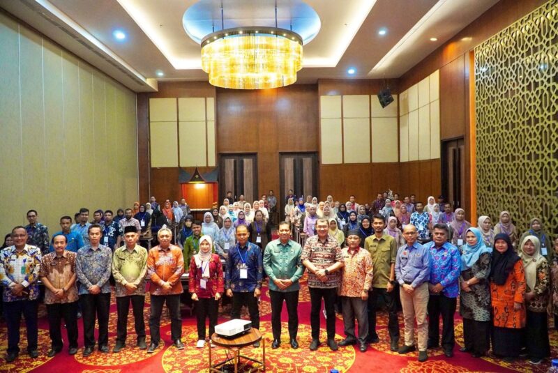 Pj Wali Kota Padang Panjang Sonny Budaya Putra membuka Bimtek Pengelolaan Keuangan Daerah Berbasis SIPD RI, di Hotel Emersia Batusangkar. (Foto: Kominfo Padang Panjang)
