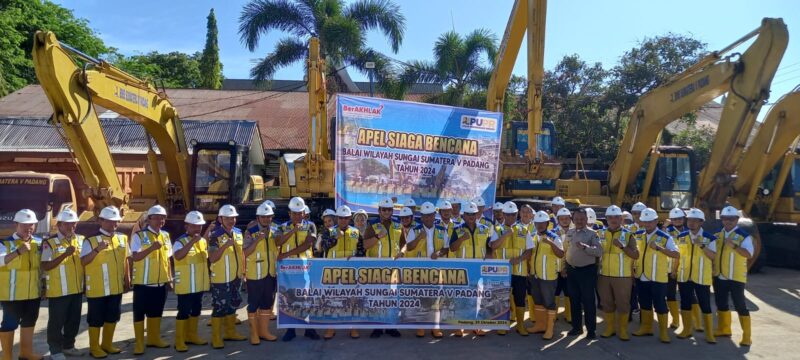 BWSS V Padang bersama Pemko Padang menggelar Apel Siaga Bencana di Lapangan Workshop BWSS V Padang, Selasa (29/10/2024). (Foto: Diskominfo Padang)