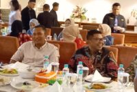 Pj Sekdako Padang Yosefriawan dan jajaran temu ramah dan makan bersama dengan Kepala Basarnas RI, Marsekal Madya TNI Kusworo di Hotel Pangeran Beach, Rabu (30/10/2024) malam. (Foto: Diskominfo Padang)