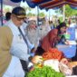 Pj Wali Kota Padang Andree Algamar meninjau GMP di lapangan Surau Gobah RT 001 RW 003 Kelurahan Padang Sarai, Kecamatan Koto Tangah, Rabu (30/10/2024). (Foto: Prokopim Padang)