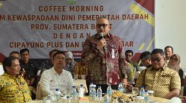 Pj Wali Kota Padang Andree Algamar saat rapat bersama Kominda Sumbar di Istana Gubernur Sumbar, Kamis (17/10/2024). (Foto: Prokopim Padang)