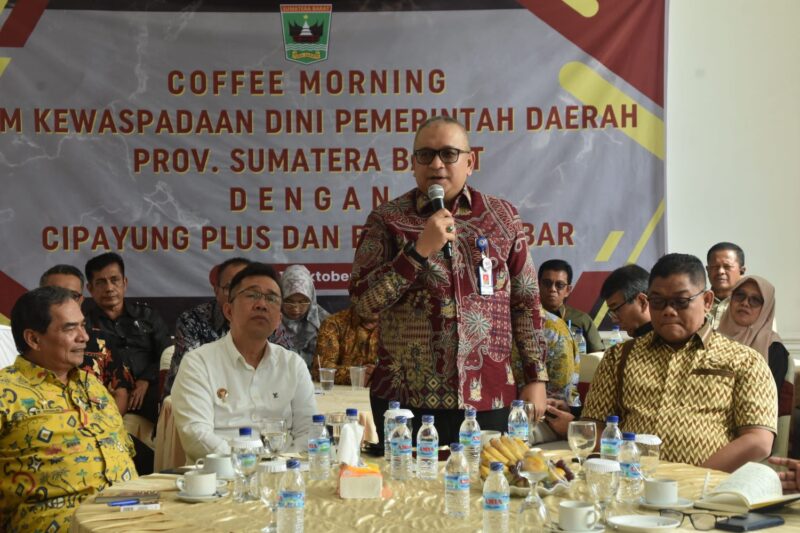 Pj Wali Kota Padang Andree Algamar saat rapat bersama Kominda Sumbar di Istana Gubernur Sumbar, Kamis (17/10/2024). (Foto: Prokopim Padang)