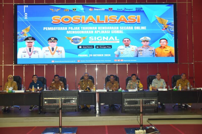Bapenda Sumbar bersama Pemko Padang menggelar sosialisasi SIGNAL di Ruang Bagindo Aziz Chan Balaikota Padang, Selasa (29/10/2024). (Foto: Prokopim Padang)