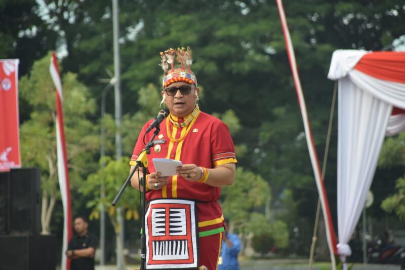 Pj Wali Kota Padang Andree Algamar saat peringatan Hari Sumpah Pemuda 2024, di Lapangan Apeksi Kota Padang, Senin (28/10/2024). (Foto: Prokopim Padang)