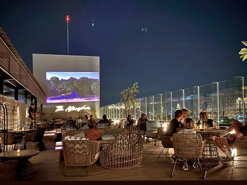Hotel Santika Premiere Padang menggelar nobar pertandingan Kualifikasi Piala Dunia FIFA 2026 zona Asia di The Atmosphere Skylounge. (Foto: Ist)