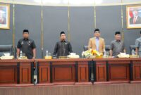 Pj Sekdako Padang Yosefriawan mengikuti Rapat Paripurna DPRD Padang, Jumat (25/10/2024). (Foto: Prokopim Padang)
