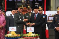 Plt Bupati Pasbar Risnawanto menghadiri upacara peringatan HUT ke-79 TNI di halaman Kantor Bupati Pasaman. (Foto: Diskominfo Pasbar)