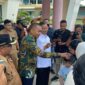 Gubernur Sumbar Audy Joinaldy, dan Plt Bupati Pasbar Risnawanto menyambut kedatangan WNI asal Sumbar di BIM. (Foto: Diskominfo Pasbar)