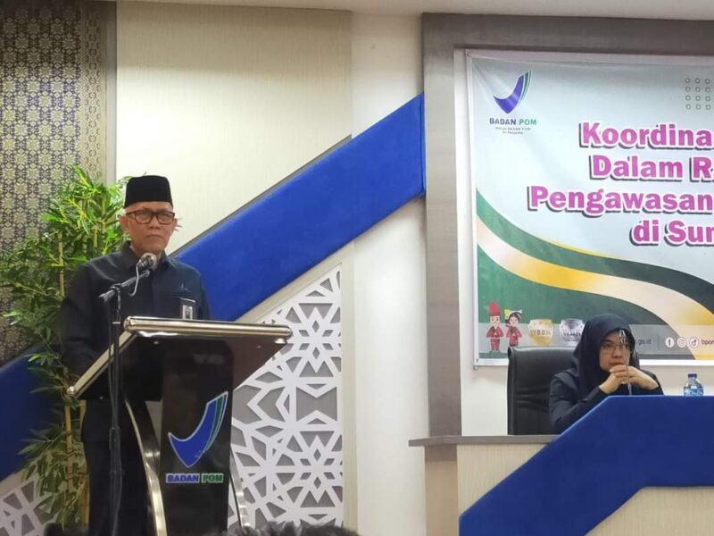 Kepala BBPOM di Padang, Abdul Rahim dalam kegiatan Koordinasi Lintas Sektor Dalam Rangka Evaluasi Pengawasan Obat dan Makanan di Sumbar, di Aula BBPOM Padang, Selasa (29/10/2024). (Foto: Diskominfo Padang)