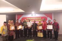 Lima perusahaan di Kota Padang menerima Penghargaan Produktivitas Siddhakarya tingkat Provinsi Sumbar. (Foto: Diskominfo Padang)