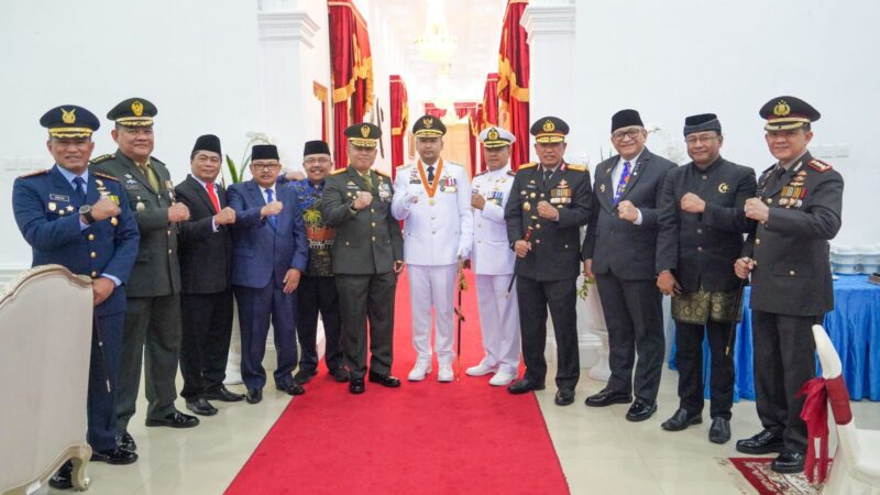 Pj Wali Kota Padang Andree Algamar saat menghadiri upacara peringatan HUT TNI ke-79 di Istana Gubernur Sumbar, Sabtu (5/10/2024). (Foto: Prokopim Padang)