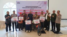 Penjabat (Pj) Wali Kota Padang Andree Algamar saat pelatihan penguatan kapasitas bagi penyandang disabilitas di Club House PT Semen Padang. (Foto: Prokopim Padang)