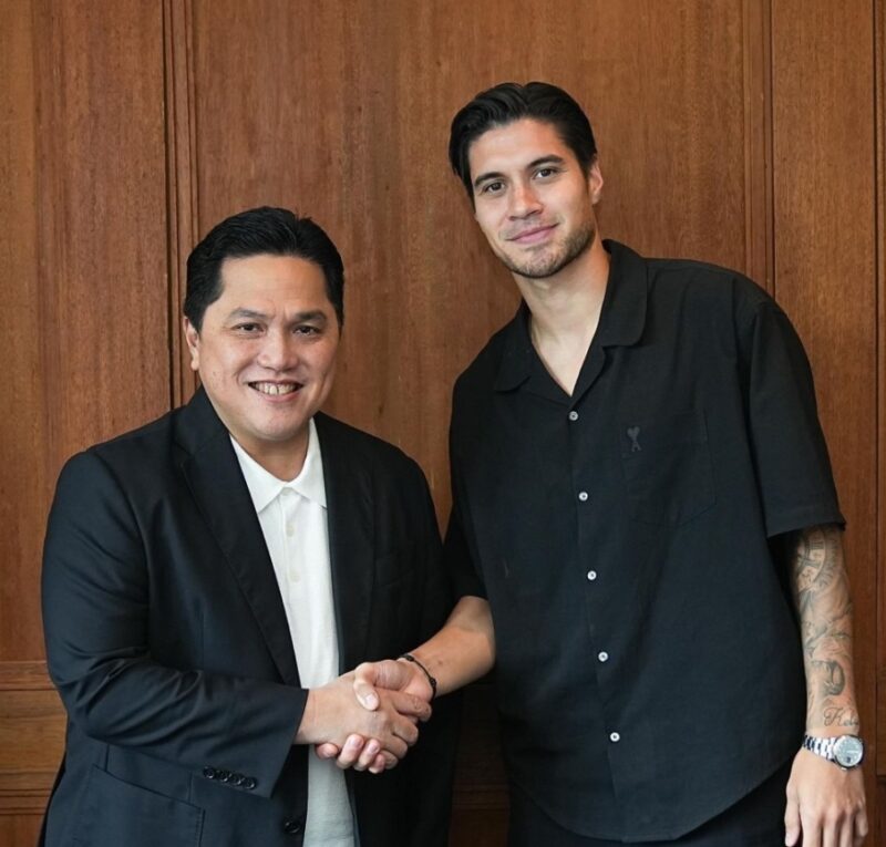 Ketua Umum PSSI, Erick Thohir bersama Kevin Diks. (Foto: IG @erickthohir)