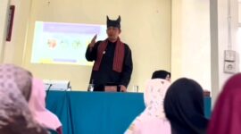 Camat Lubeg Nofiandi Amir saat Sosialisasi Program Integrasi Layanan Primer (ILP) di wilayah kerja Puskesmas Pagambiran. (Foto: Ist)
