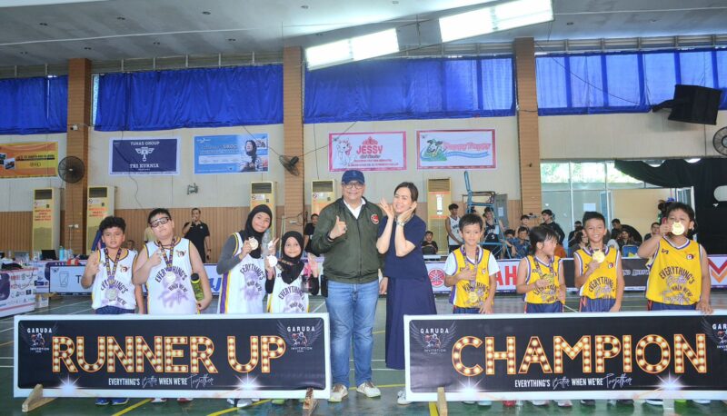 Pj Wali Kota Padang Andree Algamar menghadiri turnamen Garuda Padang Basketball Invitation 2024 di GOR HTT Padang, Minggu (27/10/2024). (Foto: Prokopim Padang)