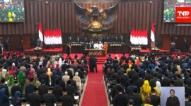Suasana pelantikan anggota DPR periode 2024-2029 di ruang sidang paripurna, kompleks parlemen, Senayan, Jakarta, Selasa (1/10/2024). (Foto: Screenshot YouTube TVR Parlemen)