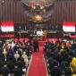 Suasana pelantikan anggota DPR periode 2024-2029 di ruang sidang paripurna, kompleks parlemen, Senayan, Jakarta, Selasa (1/10/2024). (Foto: Screenshot YouTube TVR Parlemen)