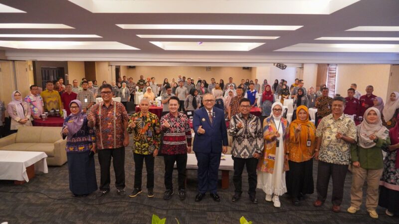 Pj Wali Kota Padang Andree Algamar membuka Lokakarya dan Supervisi Reformasi Pajak Daerah dan Retribusi Pajak Daerah di The Axana Hotel, Kamis (24/10/2024). (Foto: Prokopim Padang)