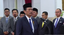 Luhut Binsar Pandjaitan dilantik sebagai Ketua Dewan Ekonomi Nasional oleh Presiden Prabowo Subianto di Istana Negara, Jakarta, Senin (21/10/2024). (Tangkapan Layar Youtube Sekretariat Presiden)