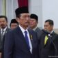Luhut Binsar Pandjaitan dilantik sebagai Ketua Dewan Ekonomi Nasional oleh Presiden Prabowo Subianto di Istana Negara, Jakarta, Senin (21/10/2024). (Tangkapan Layar Youtube Sekretariat Presiden)
