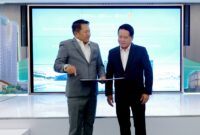 Direktur Utama BSI Hery Gunardi (kanan) bersama Ketua DPP REI Joko Suranto (kiri) saat penandatangan perjanjian kerja sama BSI dengan REI. (Foto: BSI)