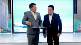 Direktur Utama BSI Hery Gunardi (kanan) bersama Ketua DPP REI Joko Suranto (kiri) saat penandatangan perjanjian kerja sama BSI dengan REI. (Foto: BSI)