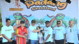 Pj Wali Kota Padang Andree Algamar meresmikan Padang Skatepark yang berlokasi di kawasan wisata Pantai Muaro Lasak. (Foto: Prokopim Padang)