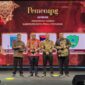Pj Wali Kota Padang Andree Algamar menerima penghargaan KPI Award 2024 di Auditorium Abdurahman Saleh RRI Jakarta, Jumat (8/11/2024). (Foto: Prokopim Padang)