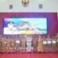 Pj Wali Kota Padang Andree Algamar bersama Pj Sekdako, Asisten dan para camat usai penyerahan piagam penghargaan aktivasi IKD di Gedung Bagindo Aziz Chan, Balai Kota Padang Aie Pacah, Selasa (12/11/2024). (Foto: Prokopim Padang)
