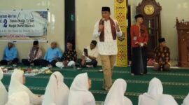 Camat Lubeg Nofiandi Amir saat menghadiri Khatam Al Quran Majelis Taklim Masjid Darul Hikmah (Surau Batu) Kelurahan Batuang Taba Nan XX, Minggu (17/11/2024). (Foto: Ist)