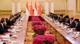 Presiden Prabowo Subianto melakukan pertemuan bilateral dengan Perdana Menteri Li Qiang di Great Hall of the People, Beijing, Sabtu (9/11/2024). (Foto: BPMI Setpres/Muchlis Jr)