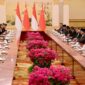 Presiden Prabowo Subianto melakukan pertemuan bilateral dengan Perdana Menteri Li Qiang di Great Hall of the People, Beijing, Sabtu (9/11/2024). (Foto: BPMI Setpres/Muchlis Jr)