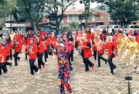 Senam bersama kegiatan Germas dalam rangka memperingati HKN ke-60, Rabu (13/11/2024). (Foto: Ist)