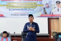 Camat Lubeg Andi Amir membuka sosialisasi Manjujai di Aula Lantai lll Kantor Camat, Jumat (1/11/2024). (Foto: Ist) 