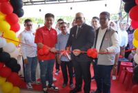 Pj Wali Kota Padang, Andree Algamar meresmikan gerai ketiga Chicken Crush di Bypass Taruko, Kota Padang, Minggu (3/11/2024). (Foto: Ist)