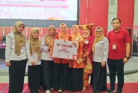 Dinas Kominfo Padang meraih juara dua lomba tingkuluak yang digelar DWP Padang di ruangan Bagindo Aziz Chan, Balai Kota Padang, Rabu (6/11/2024). (Foto: Diskominfo Padang)